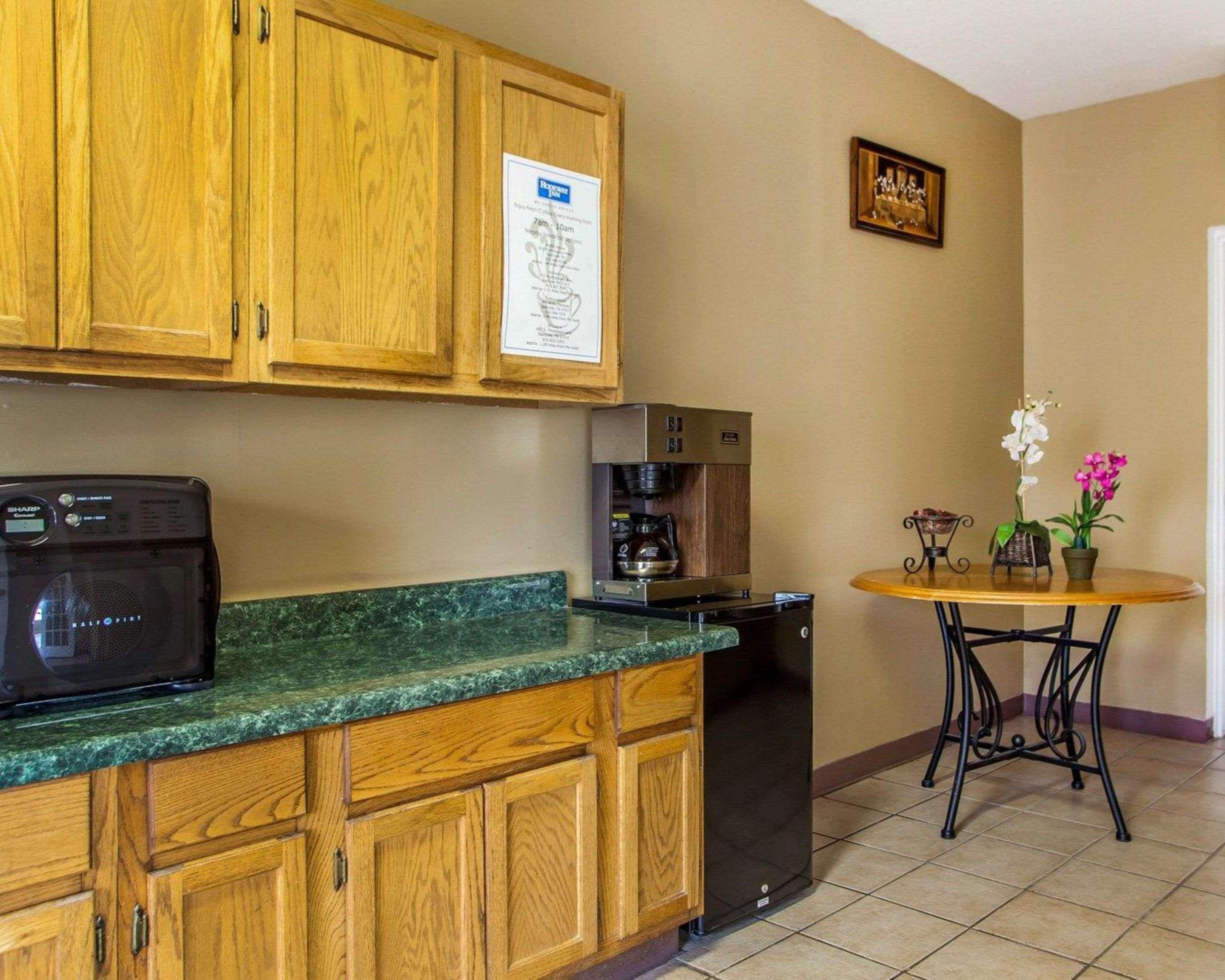 Rodeway Inn Nashville Airport Ngoại thất bức ảnh